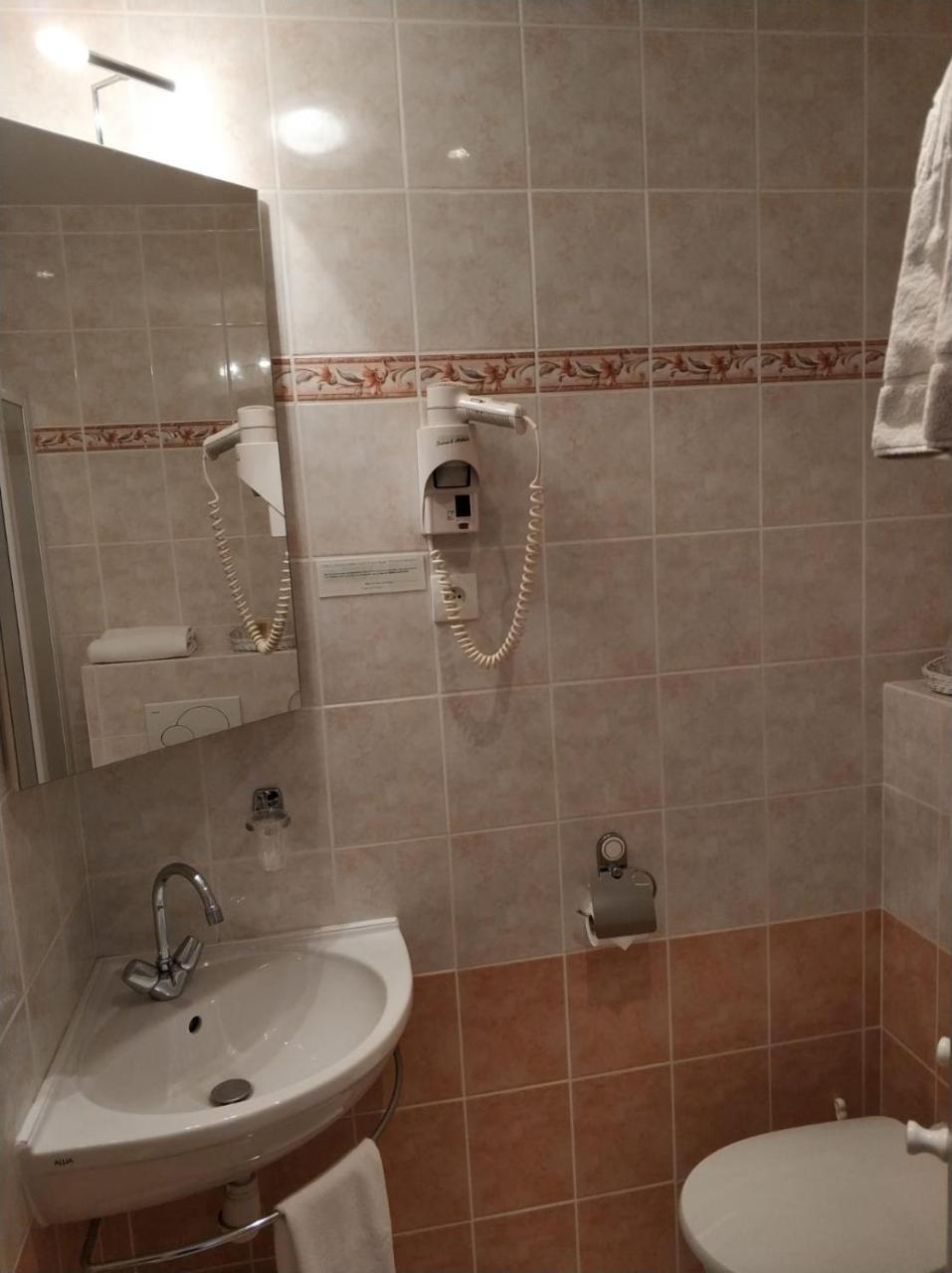 Logis Hotel Calisola Besancon - Soiree Etape Chalezeule Kültér fotó