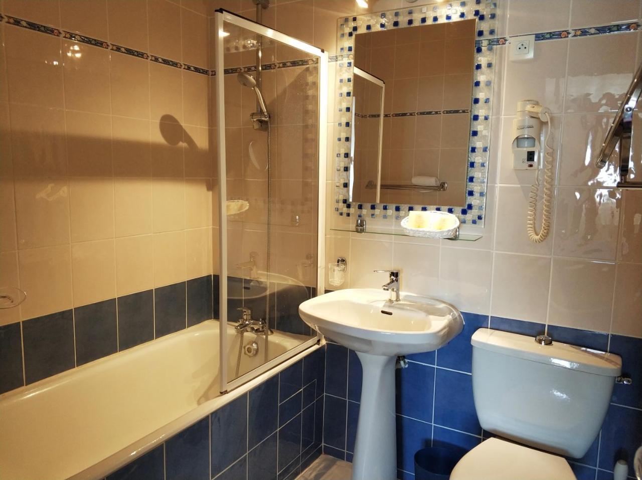 Logis Hotel Calisola Besancon - Soiree Etape Chalezeule Kültér fotó
